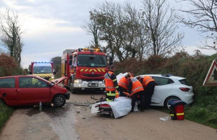 Tres heridos en una colisión frontal en el norte de Finisterre