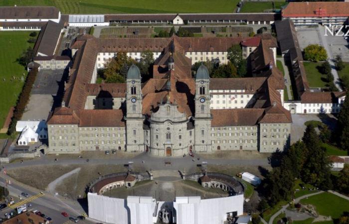 Desarrollo de humo en el monasterio de Einsiedeln