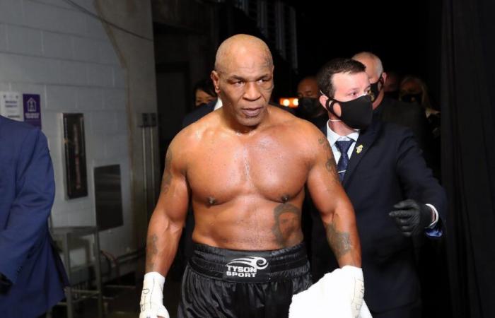 Mike Tyson abofeteó al YouTuber Jake Paul durante su enfrentamiento final antes de entrar al ring.