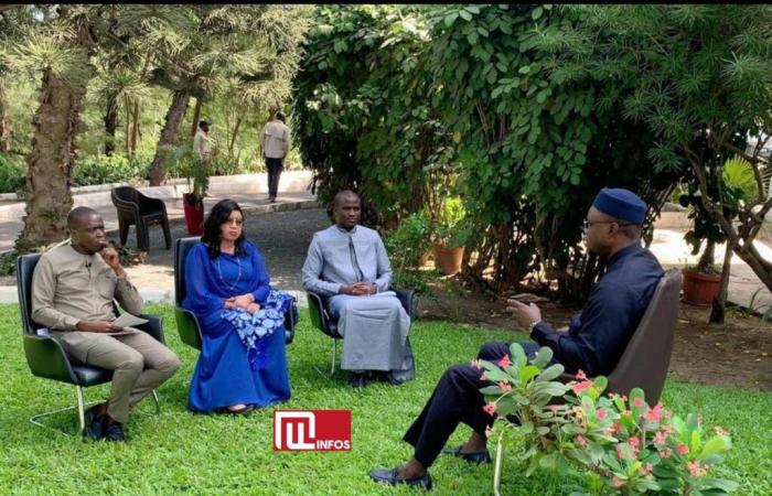 Ousmane Sonko concede su primera entrevista a una cadena de televisión a 48 horas de las elecciones legislativas (fotos)