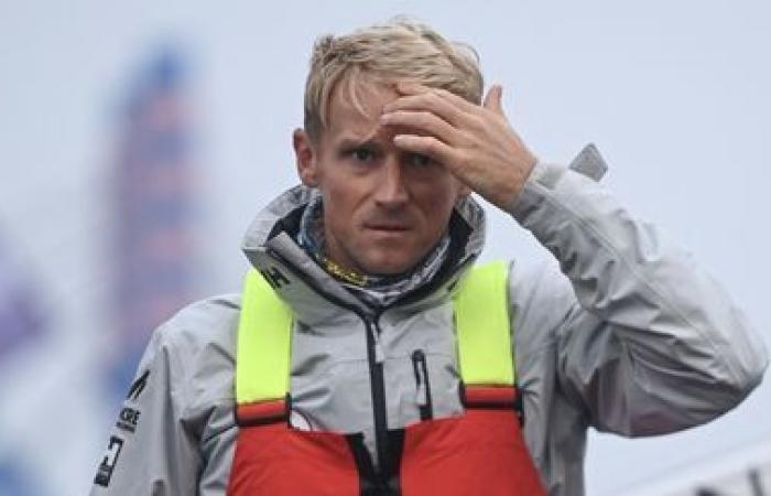 Maxime Sorel, primer patrón en retirarse tras cinco días de regata