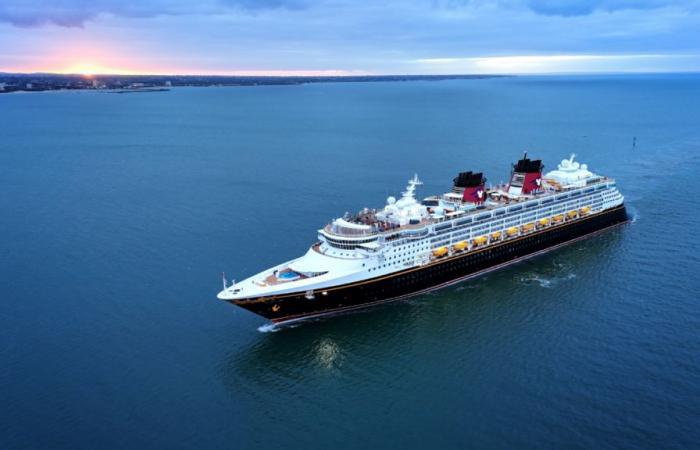 Una familia estuvo al borde de la muerte durante un viaje por mar hasta que llega un barco de Disney