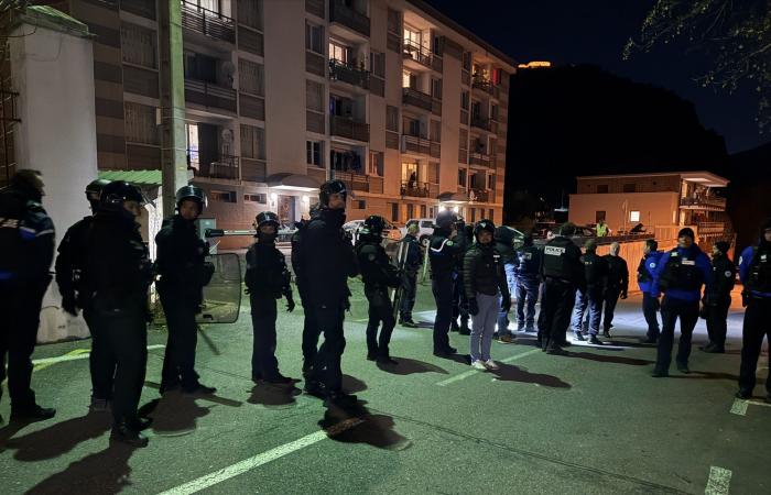 La bolera de Briançon evacuada por la policía