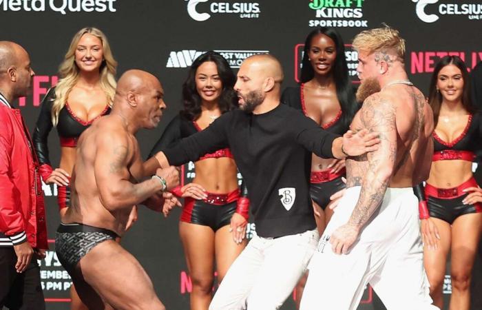 Mike Tyson abofetea a Jake Paul durante el pesaje final