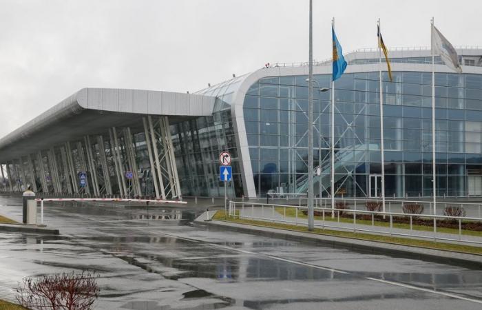 Ucrania podría reabrir el aeropuerto de Lviv en 2025, dice corredor de seguros