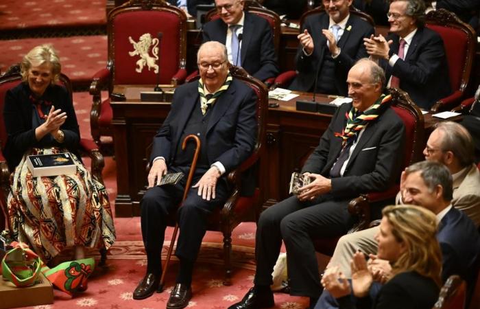 La familia real celebra el Día del Rey: los movimientos juveniles regalan un pañuelo