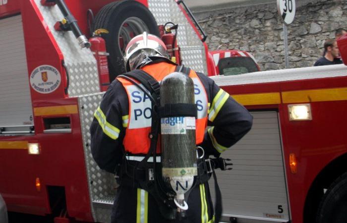 Partiendo de una dependencia, el fuego se extiende a dos edificios en Aveyron