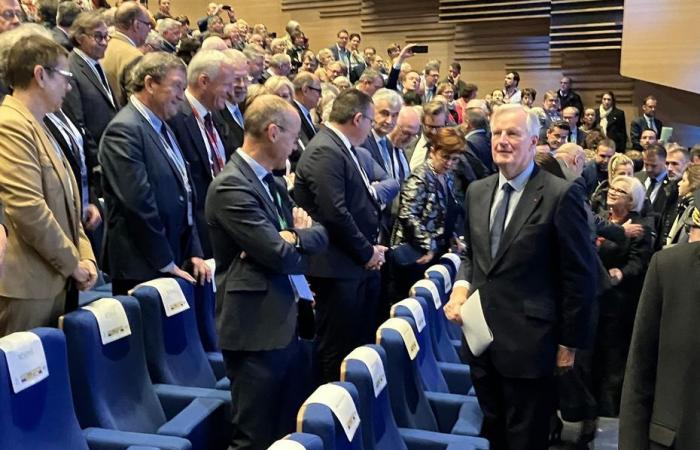 “Vamos a reducir muy significativamente el esfuerzo que se les exige”, anuncia Michel Barnier a los presidentes de los departamentos de Francia