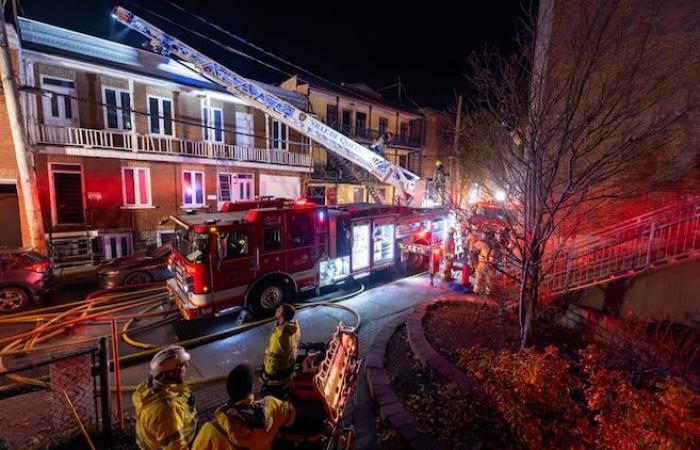 Un gran incendio obliga a evacuar a los vecinos