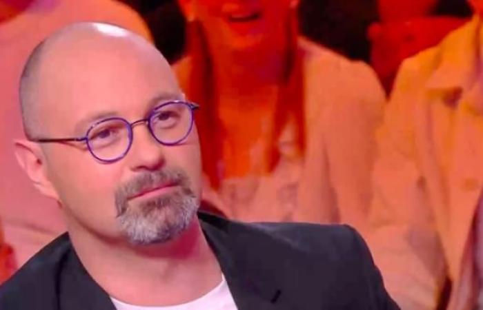 Así es como el columnista de izquierda Thomas Guénolé atrapó anoche a Cyril Hanouna y a los equipos de “Touche pas à mon poste”, mostrando en directo durante toda la retransmisión su apoyo a los palestinos antes del partido Francia-Israel.