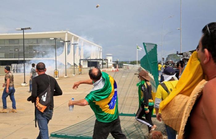 Disturbios de 2023 en Brasilia: la justicia argentina ordena la detención de 61 brasileños