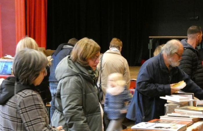 a Es des-Leer, nadie se va sin un libro