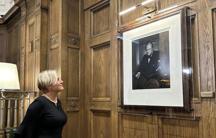 El retrato robado de Churchill expuesto vuelve a beneficiarse de mayor seguridad