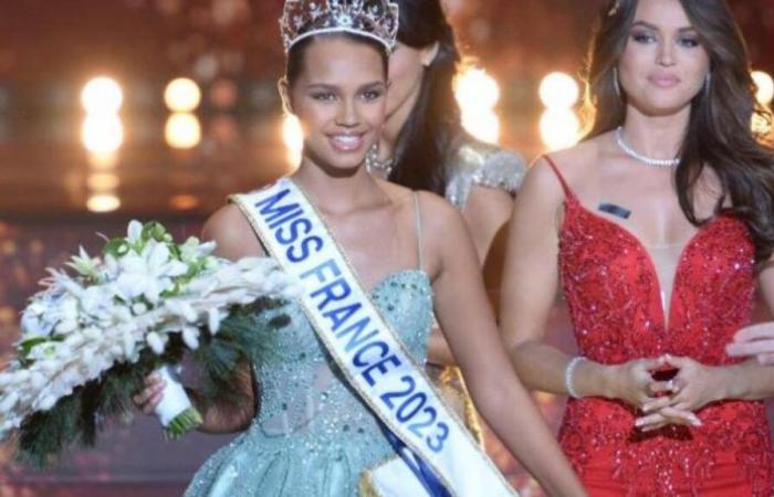 ¿Cuál es el traje nacional de Miss Francia en el concurso Miss Universo? ¡Descubrir!