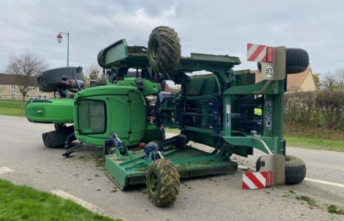 El tractor vuelca y el conductor resulta ileso.