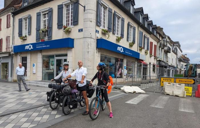 Desde hace tres años, estos Orthéziens viven en sus bicicletas después de vender su casa