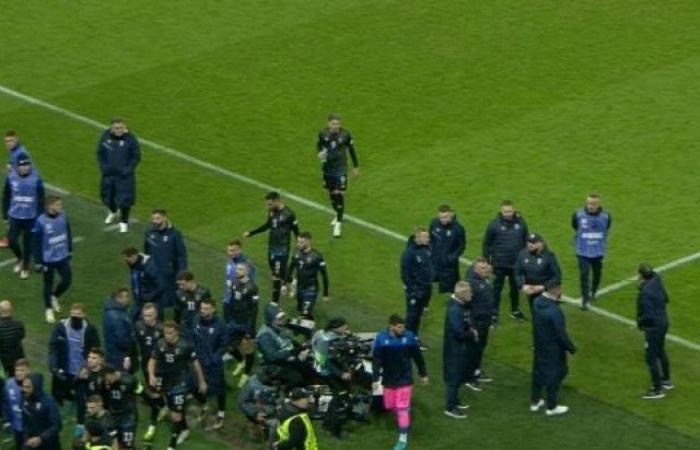 Alerta de noticias | Los jugadores kosovares abandonaron el terreno de juego unos segundos antes del pitido final del partido