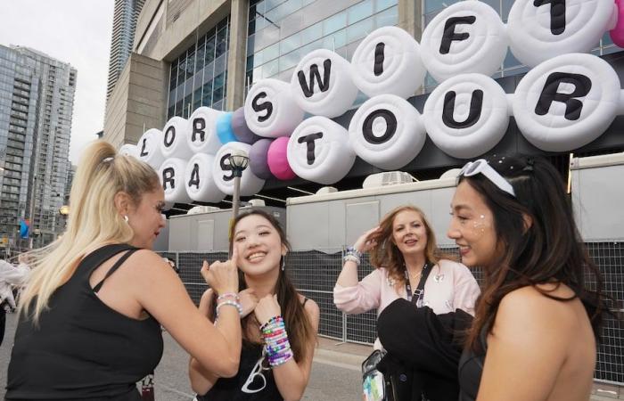 La gira Eras de Taylor Swift aterriza en Toronto con un concierto catártico y comunitario a escala de espectáculo