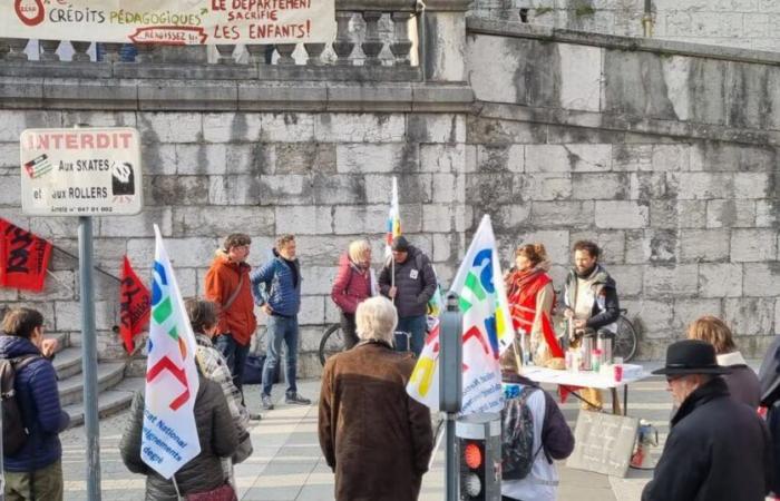 Saboya. Manifestación de sindicatos docentes y personal de colegios públicos