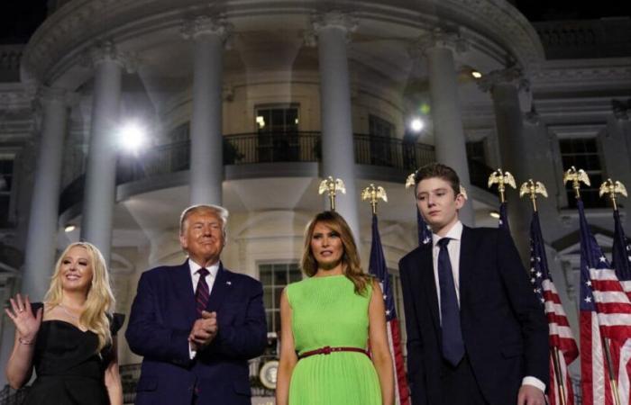 Donald Trump: su hijo Barron, de 2,06 metros, instalado en un ático de 2.800 metros cuadrados y vigilado de cerca por su madre