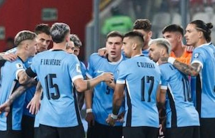 Hinchas uruguayos calientan el duelo contra Colombia con pancartas incendiarias