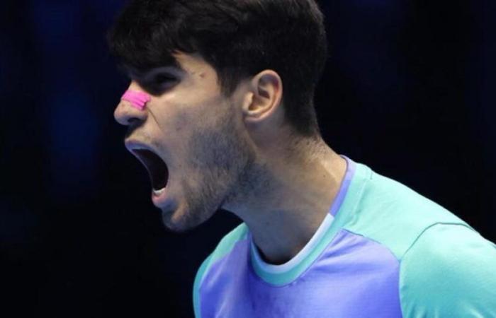 Alcaraz sufre un rotundo KO ante Zverev en las ATP Finals