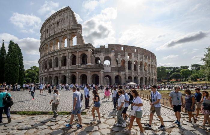 ‘No somos Disneylandia’: Indignación en Roma por las batallas de ‘gladiadores’ de Airbnb en el Coliseo