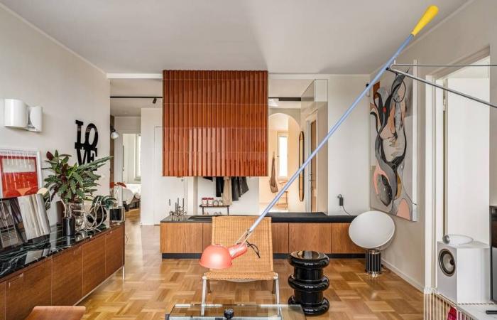 Un piso reformado de 87m2 con espíritu mid-century