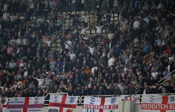 Hinchas ingleses brutalizados al margen del Grecia-Inglaterra, la federación inglesa abrirá una investigación (Pie)