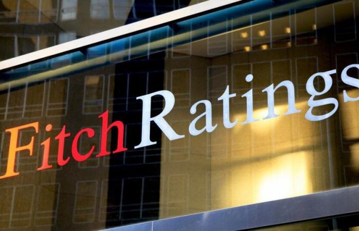 Fitch mejora en un escalón la calificación CCC de Argentina