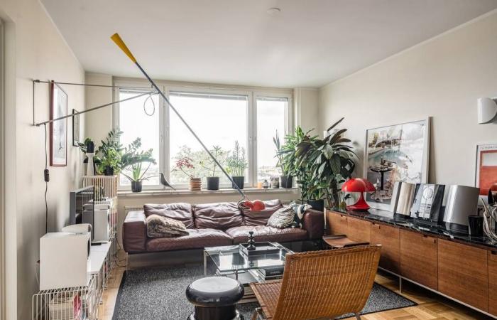 Un piso reformado de 87m2 con espíritu mid-century