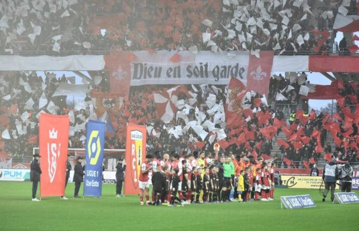 ¡Cuando el Stade de Reims presenta el partido contra el RC Lens al estilo de Loups-garous de Thiercelieux!