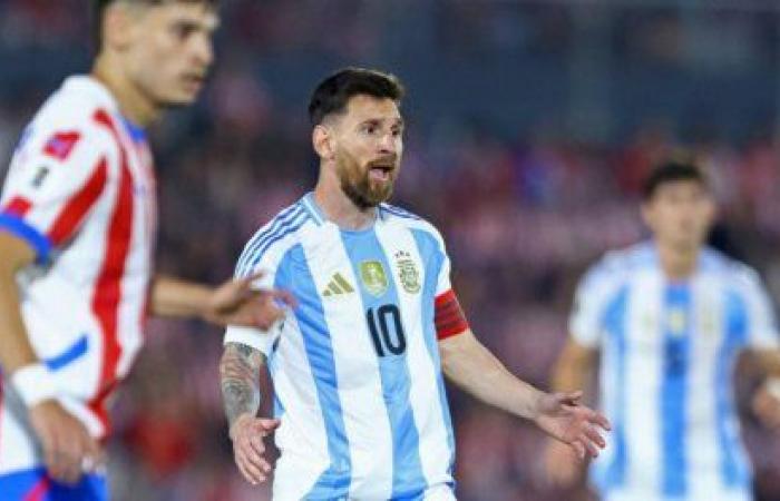 Messi muy molesto contra el árbitro del Paraguay-Argentina