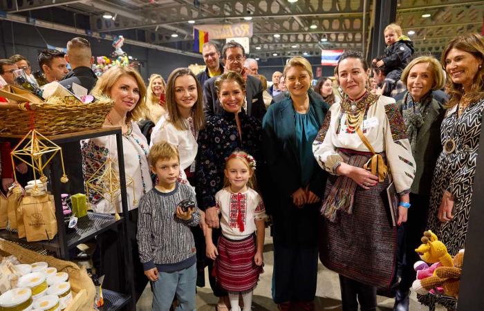 La Gran Duquesa María Teresa y su nuera Stéphanie realizan una gira mundial benéfica en el Bazar Internacional de Luxemburgo