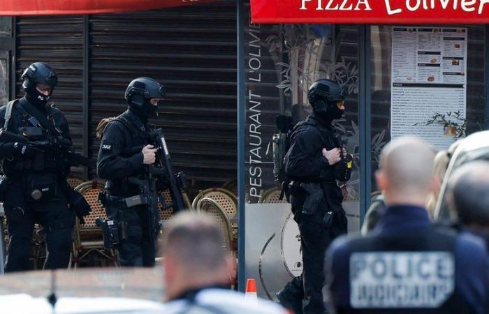 REPETICIÓN. Toma de rehenes en un restaurante de Issy-les-Moulineaux: los cuatro empleados liberados, el sospechoso “suicida” detenido