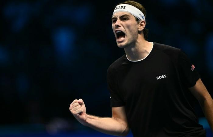 Fritz lucha contra Zverev para llegar a la final de las Finales ATP