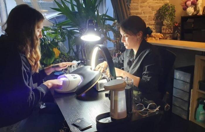 Mélodie Hautier, técnica de uñas, abre Myuu Nails en Mayenne