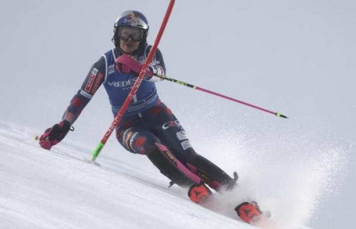 Mikaela Shiffrin domina la primera Copa Mundial Femenina…