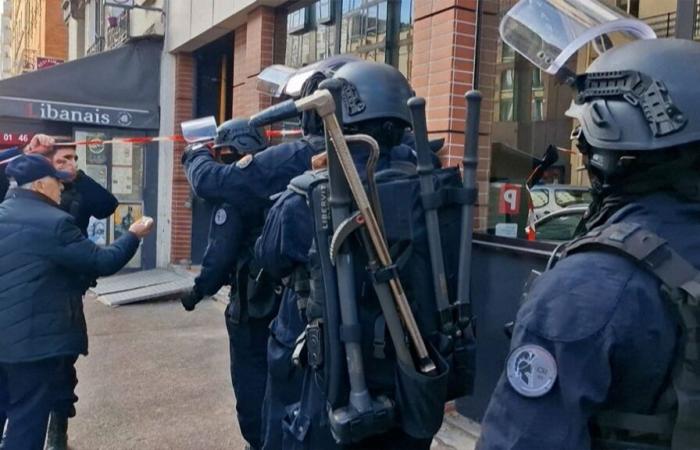 Toma de rehenes en Issy-les-Moulineaux, en las afueras de París: un hombre “está escondido” en un restaurante