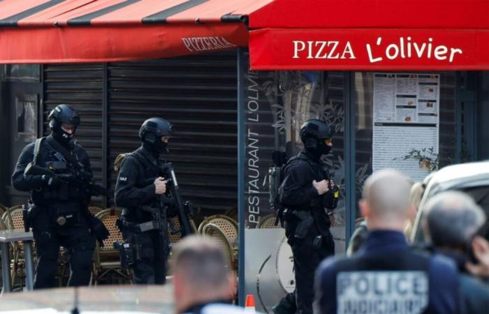 Issy-les-Moulineaux: detenido el hombre encerrado en una pizzería, liberados sus rehenes – 16/11/2024 a las 16:24