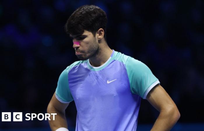 Finales ATP: Carlos Alcaraz se retira tras perder ante Alexander Zverev