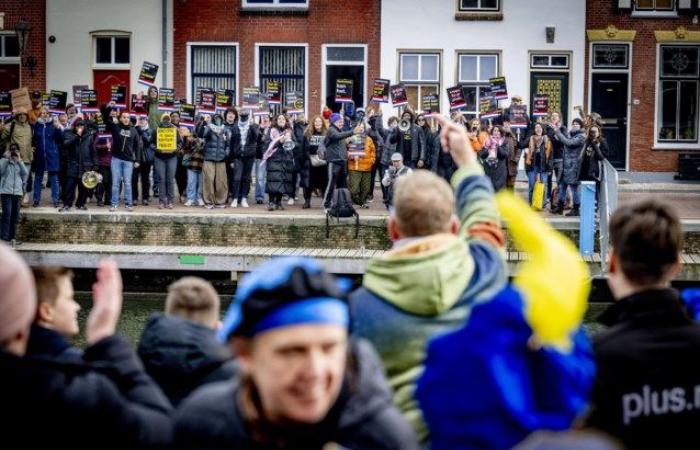 La policía interviene en la protesta de Zwarte Piet en Holanda