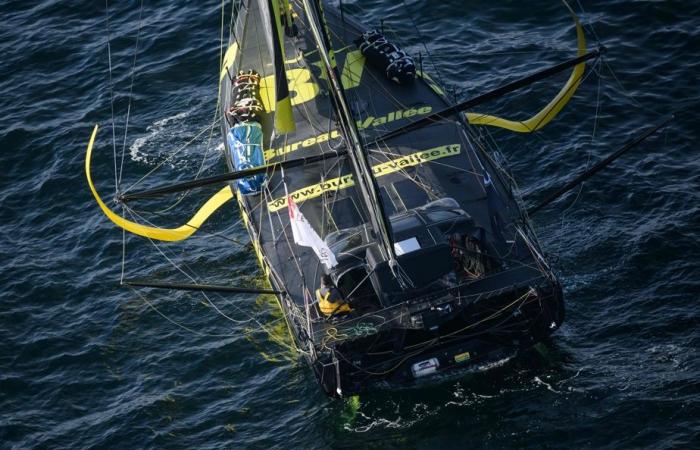 Vendée Globe | “Gran crack” en el barco de Louis Burton, que sigue en regata