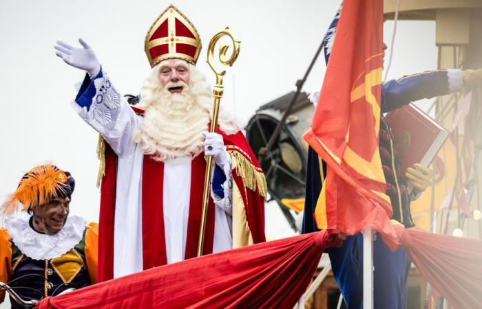 Sinterklaas llega a Vianen, el barco de paquetes está en tierra