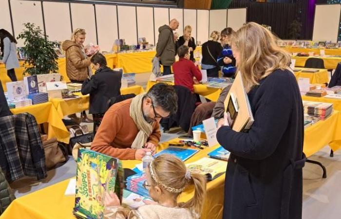 Estos fieles lectores que componen la Feria del Libro de Le Touquet, abierta hasta el domingo por la noche