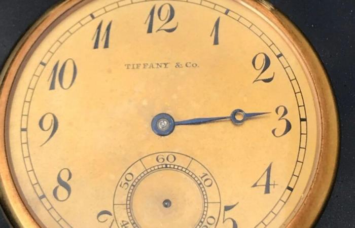 El reloj de oro del capitán que rescató a 700 supervivientes del Titanic se vende por 1,56 millones de libras esterlinas, una suma récord