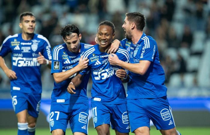 SC Bastia serio sobre el césped de Freyming