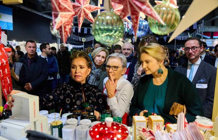 La Gran Duquesa María Teresa y su nuera Stéphanie realizan una gira mundial benéfica en el Bazar Internacional de Luxemburgo