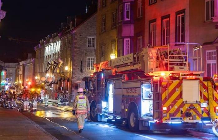 El fuego obliga a la evacuación de los residentes en el Viejo Quebec