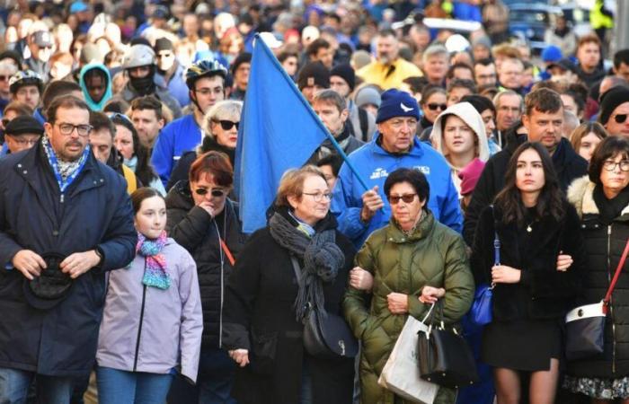 una “marcha azul” en homenaje a un icónico ciclista atropellado por un coche